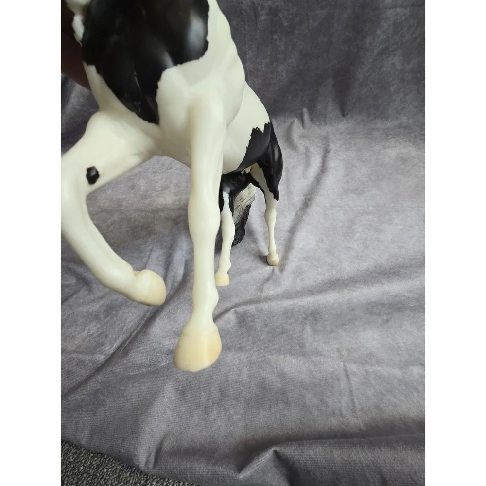 Breyer BreyerFest Horse #711106 Tommie Turvey's Joker Pinto Smart Chic Olena